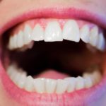 Mocne i zdrowe zęby – czyli jak odpowiednio dbać o swoje zęby